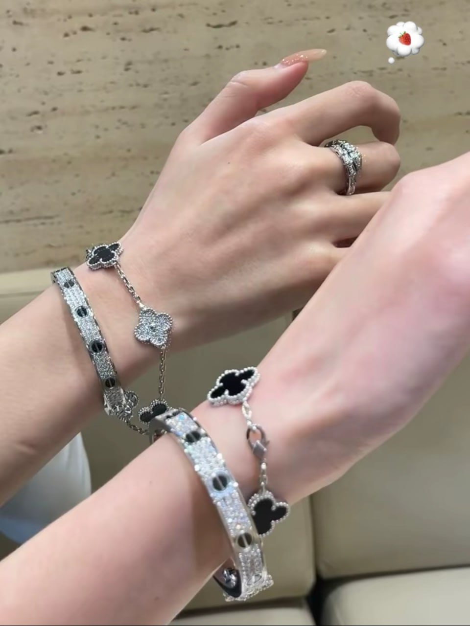 Quality Van Cleef & Arpels bracelet (The perfect gift for your loved ones❤️) ( 40 + styles) -2