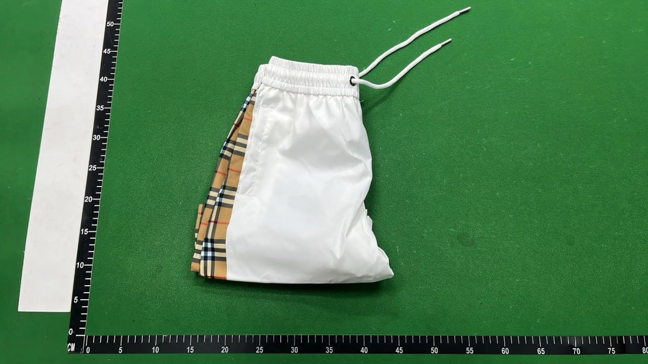 Burberry shorts （35 -3