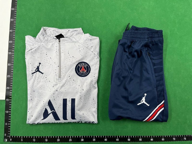 Football suit and jacket (40 CP) -2