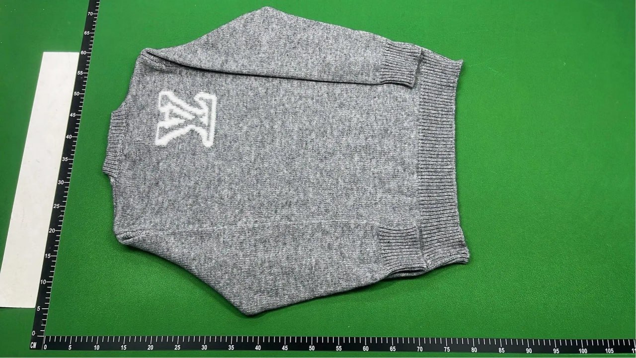  LV sweater -2