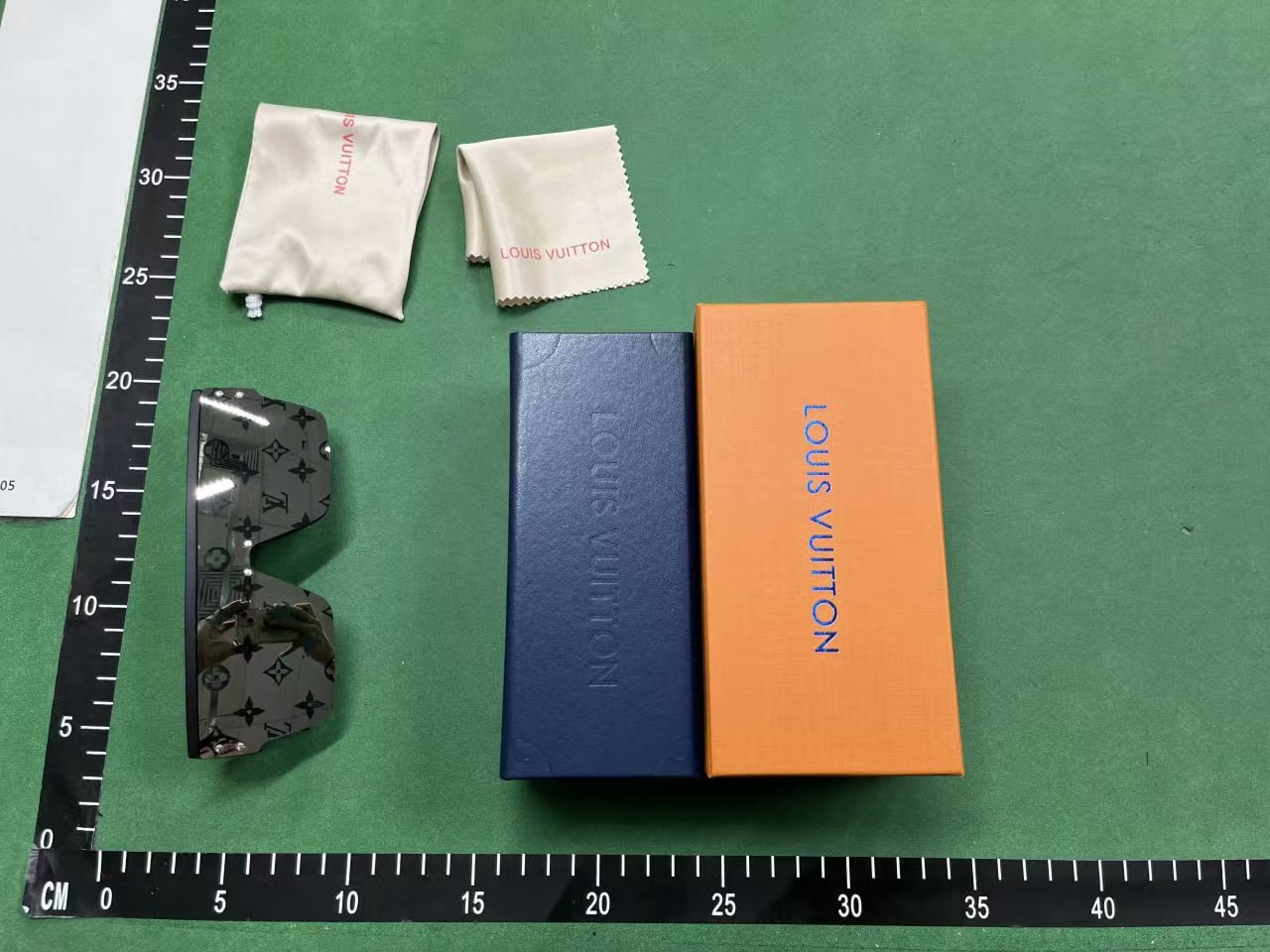 Louis Vuitton sunglasses -2