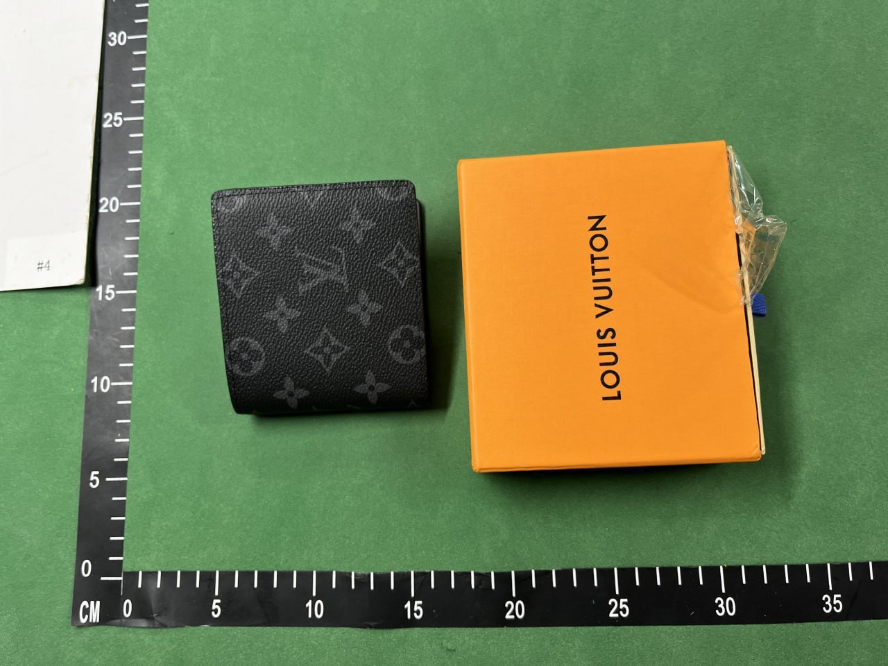 lv wallet -4