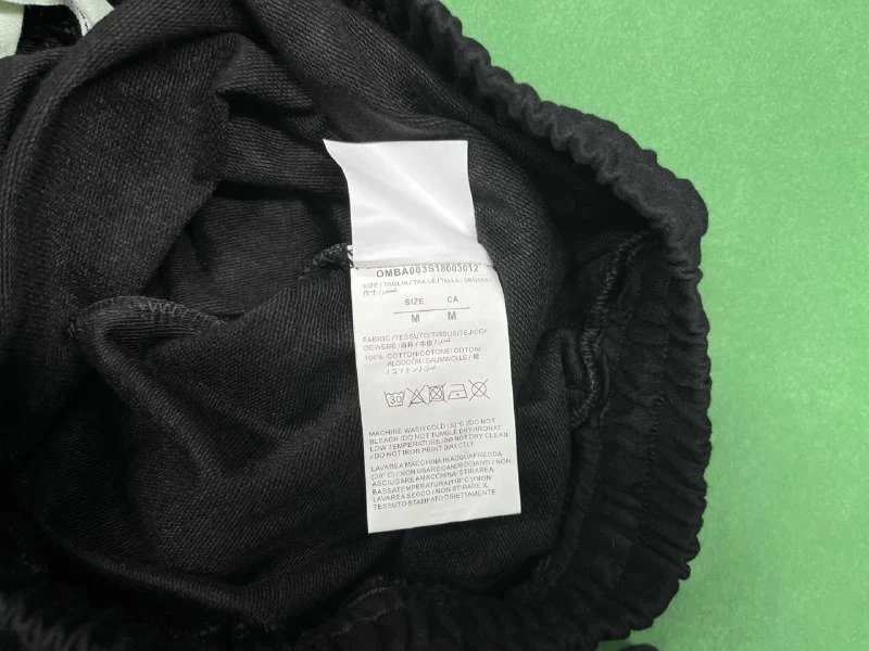 Off-white shor -4
