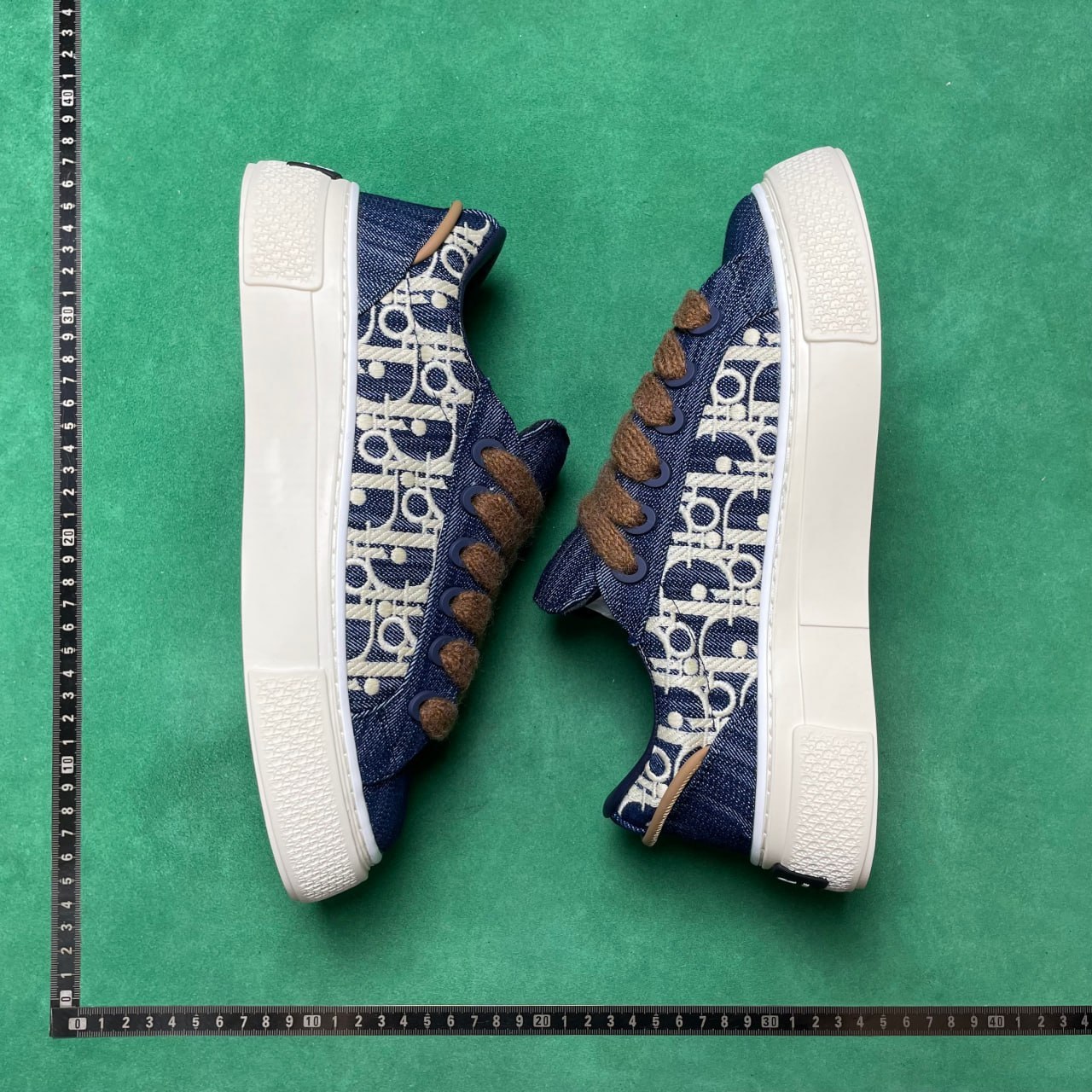 Dior B33