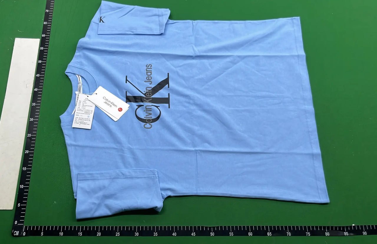 Calvin Klein Tee -2