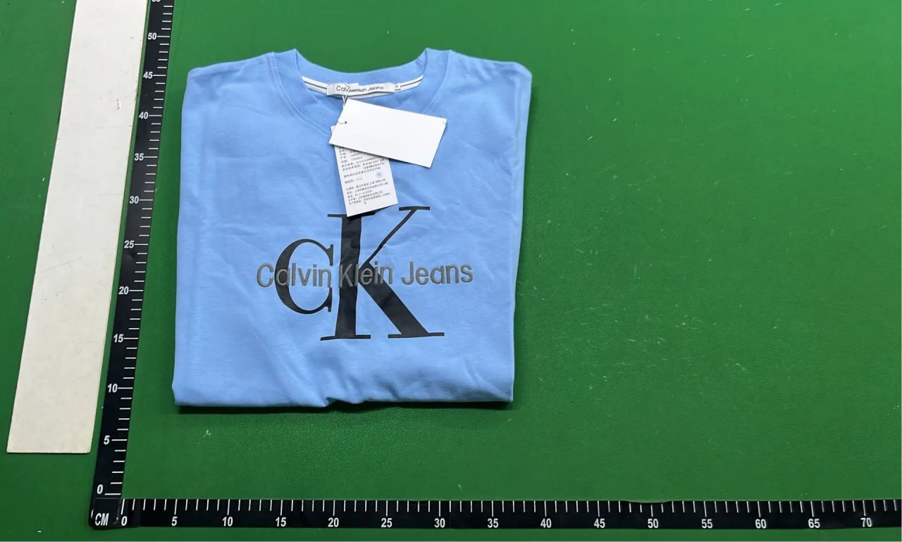 Calvin Klein Tee -4